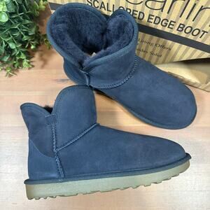 Kirkland Signature Women's Navy Shearling Scalloped Edge Boots Size 6